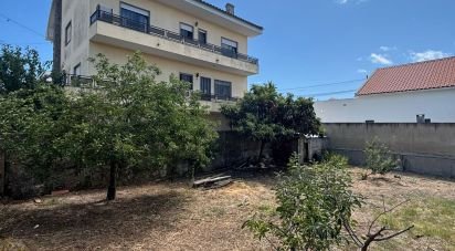 Terrain à Charneca De Caparica E Sobreda de 315 m²