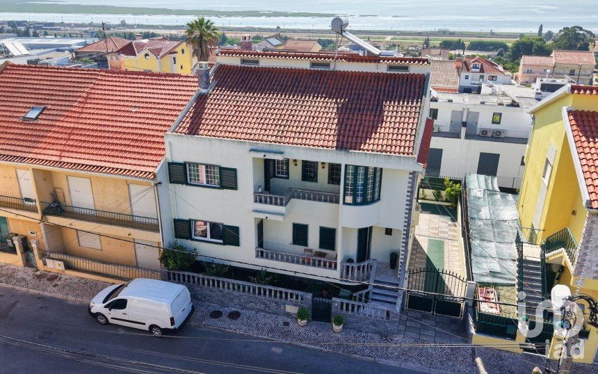 Maison T5 à Santa Iria de Azoia, São João da Talha e Bobadela de 235 m²
