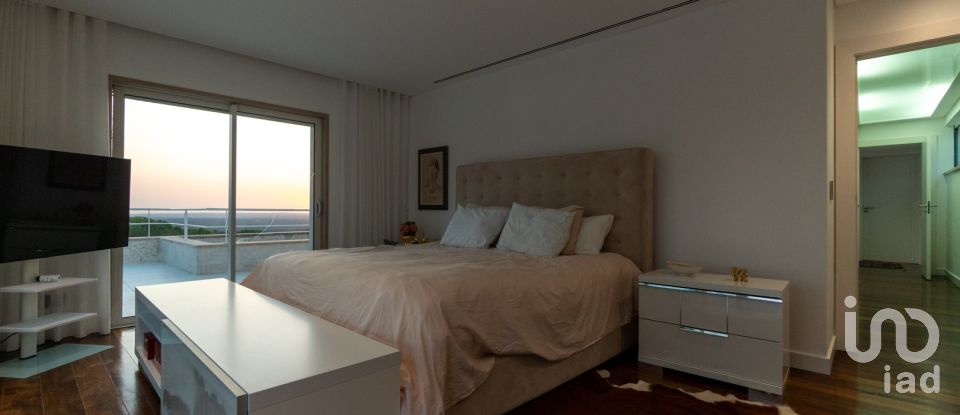 Farm T6 in Azeitão (São Lourenço e São Simão) of 332 m²