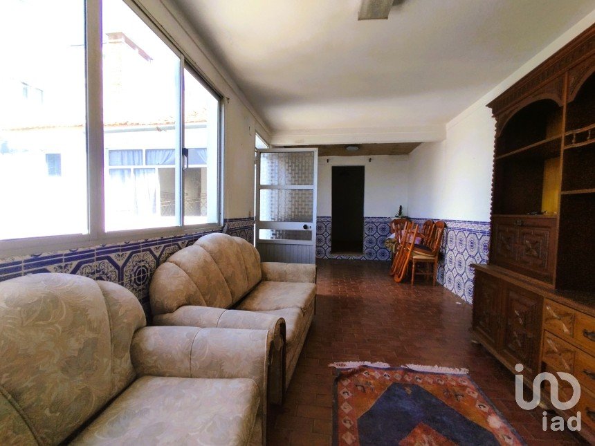 House T3 in Santarém (Marvila), Santa Iria Da Ribeira De Santarém, Santarém (São Salvador) E Santarém (São Nicolau) of 100 m²