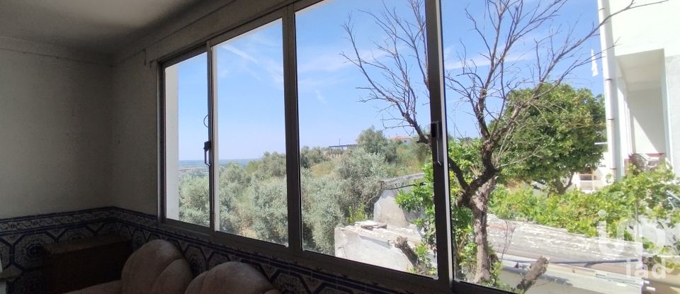 House T3 in Santarém (Marvila), Santa Iria Da Ribeira De Santarém, Santarém (São Salvador) E Santarém (São Nicolau) of 100 m²