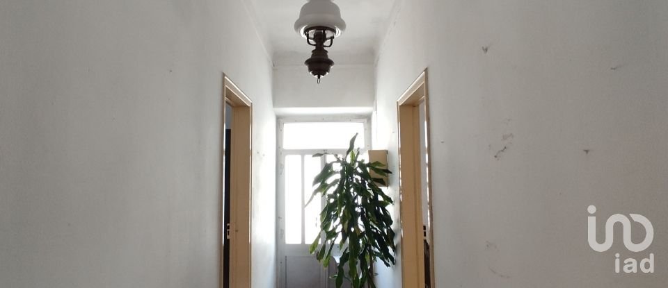 House T3 in Santarém (Marvila), Santa Iria Da Ribeira De Santarém, Santarém (São Salvador) E Santarém (São Nicolau) of 100 m²