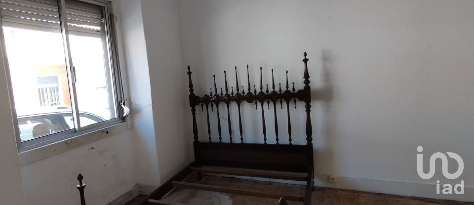 House T3 in Santarém (Marvila), Santa Iria Da Ribeira De Santarém, Santarém (São Salvador) E Santarém (São Nicolau) of 100 m²