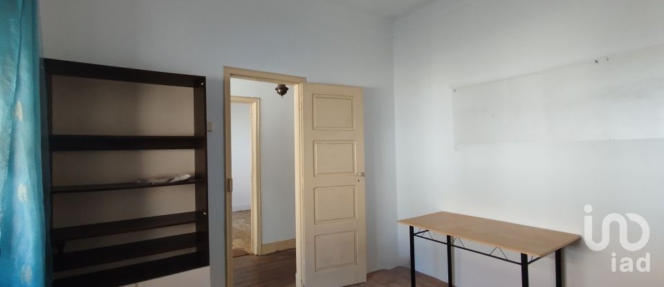 House T3 in Santarém (Marvila), Santa Iria Da Ribeira De Santarém, Santarém (São Salvador) E Santarém (São Nicolau) of 100 m²