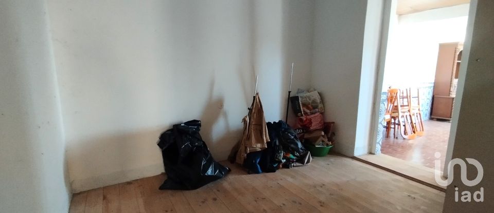 House T3 in Santarém (Marvila), Santa Iria Da Ribeira De Santarém, Santarém (São Salvador) E Santarém (São Nicolau) of 100 m²