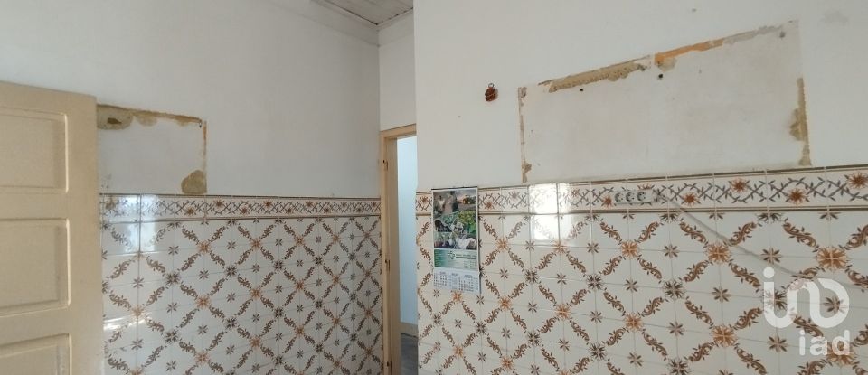 House T3 in Santarém (Marvila), Santa Iria Da Ribeira De Santarém, Santarém (São Salvador) E Santarém (São Nicolau) of 100 m²