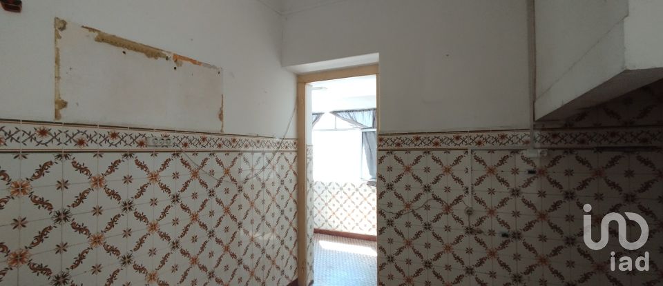 House T3 in Santarém (Marvila), Santa Iria Da Ribeira De Santarém, Santarém (São Salvador) E Santarém (São Nicolau) of 100 m²