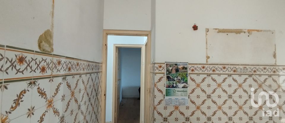 House T3 in Santarém (Marvila), Santa Iria Da Ribeira De Santarém, Santarém (São Salvador) E Santarém (São Nicolau) of 100 m²