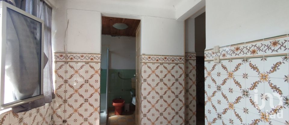 House T3 in Santarém (Marvila), Santa Iria Da Ribeira De Santarém, Santarém (São Salvador) E Santarém (São Nicolau) of 100 m²