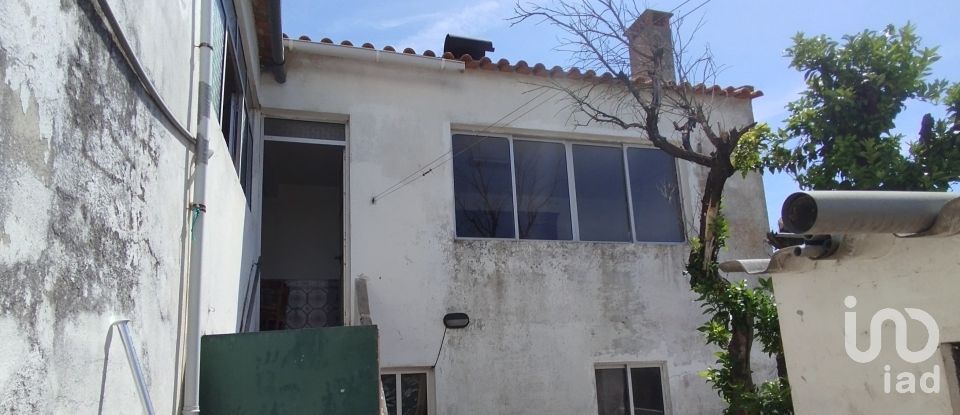 House T3 in Santarém (Marvila), Santa Iria Da Ribeira De Santarém, Santarém (São Salvador) E Santarém (São Nicolau) of 100 m²