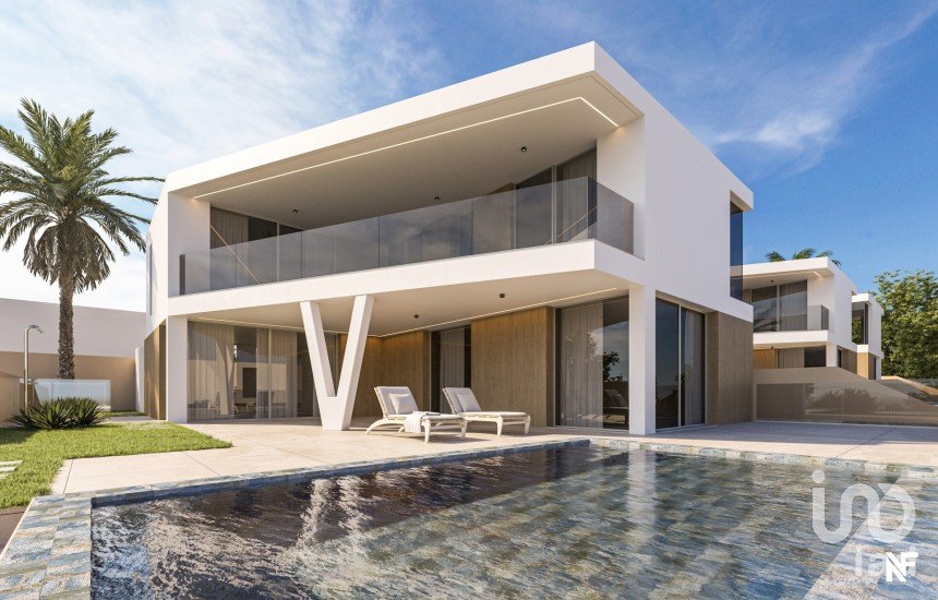 House T3 in Caniço of 421 m²