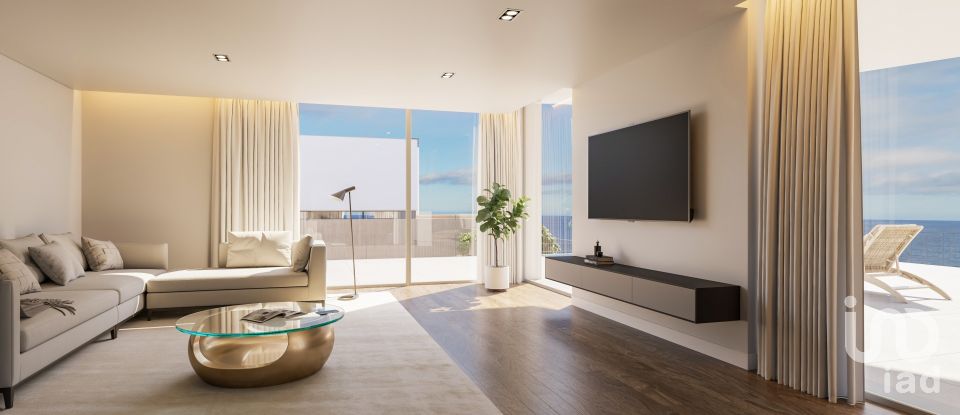 House T3 in Caniço of 421 m²