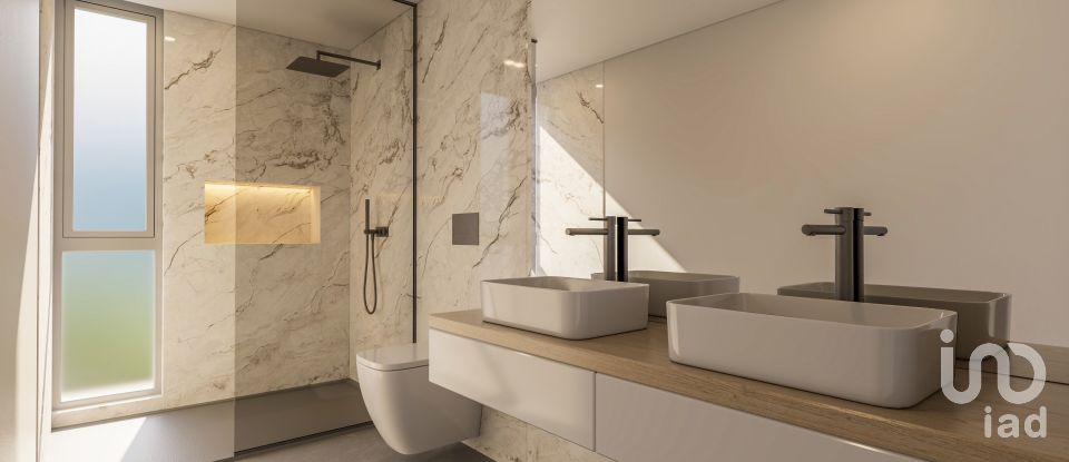 House T3 in Caniço of 421 m²