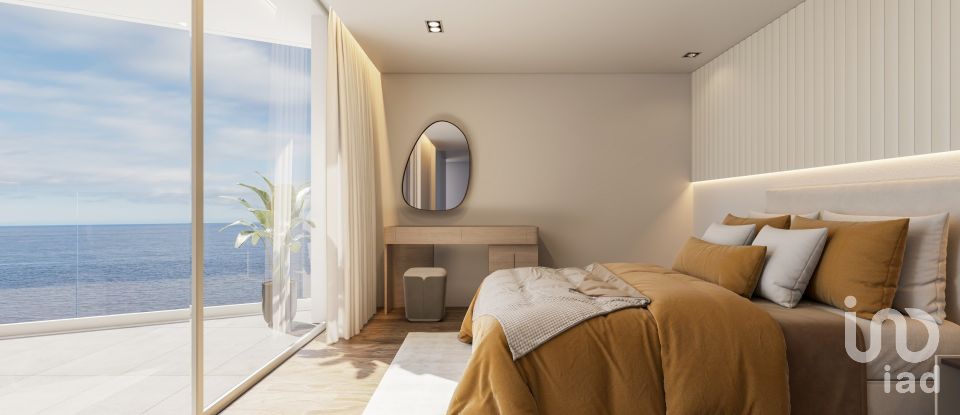 House T3 in Caniço of 421 m²