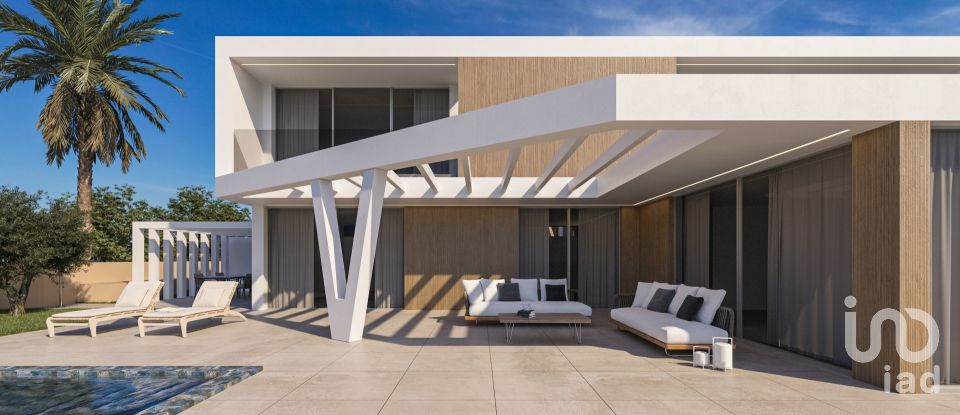 House T3 in Caniço of 421 m²