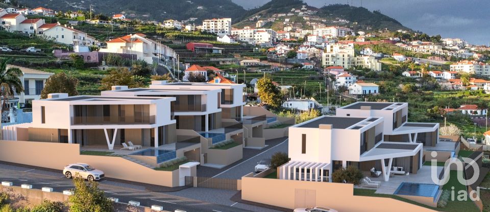 House T3 in Caniço of 421 m²