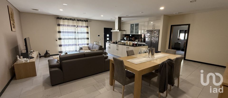 House T3 in Borbela e Lamas de Olo of 178 m²