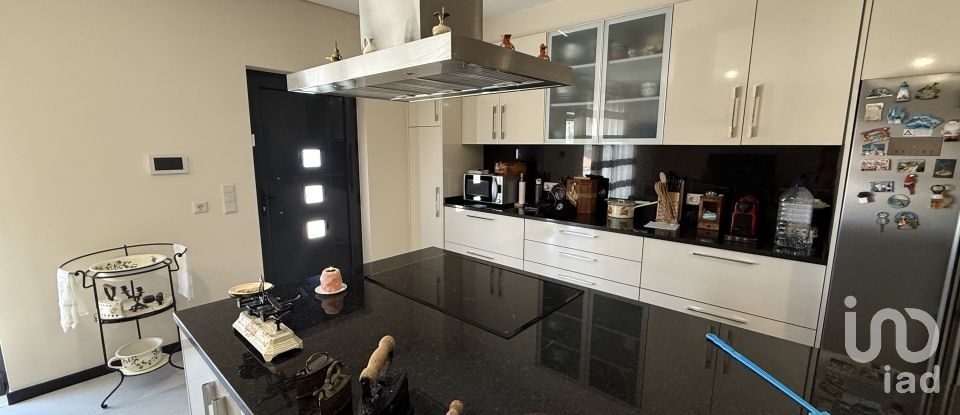 House T3 in Borbela e Lamas de Olo of 178 m²