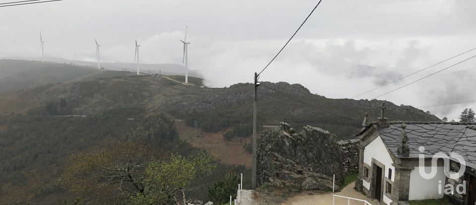 House T2 in Carvalhais e Candal of 131 m²