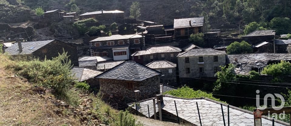 House T2 in Carvalhais e Candal of 131 m²