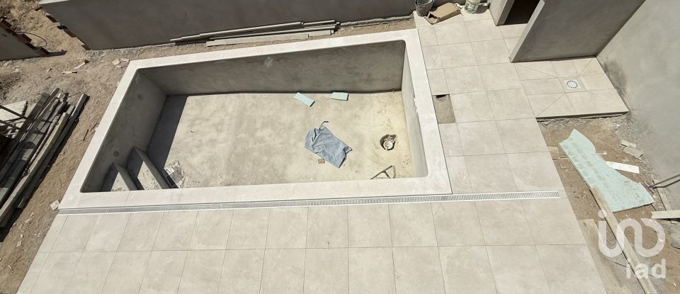 Moradia T4 em Charneca De Caparica E Sobreda de 164 m²