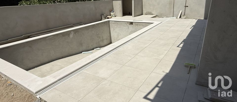 Moradia T4 em Charneca De Caparica E Sobreda de 164 m²