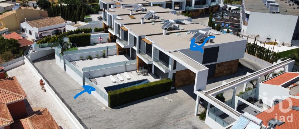 Maison T4 à Albufeira e Olhos de Água de 373 m²