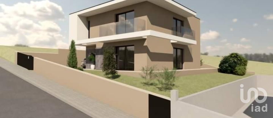 Terreno urbano em Peso da Régua e Godim de 445 m²