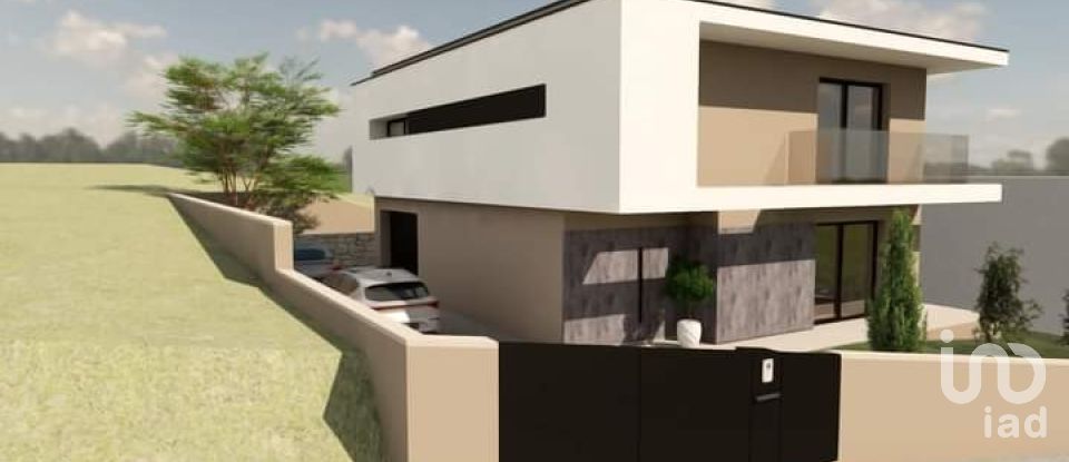 Terreno urbano em Peso da Régua e Godim de 589 m²