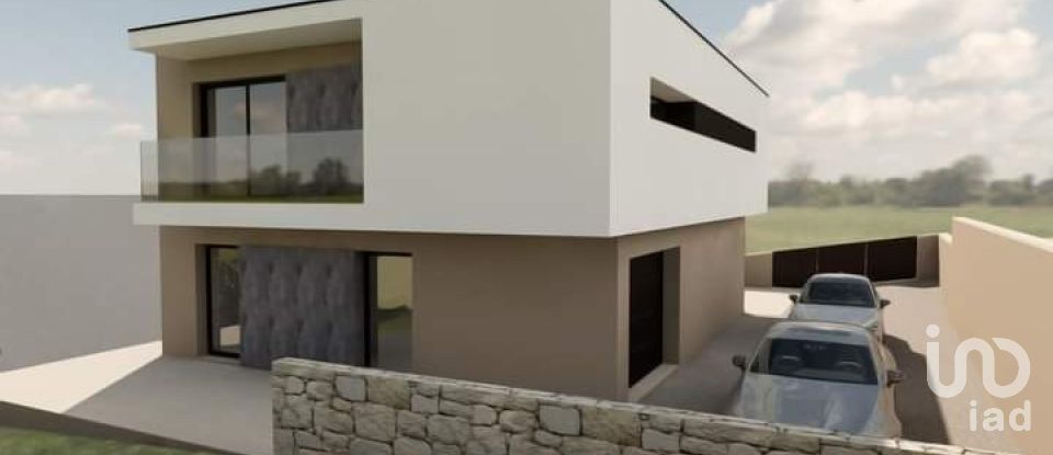 Terreno urbano em Peso da Régua e Godim de 416 m²