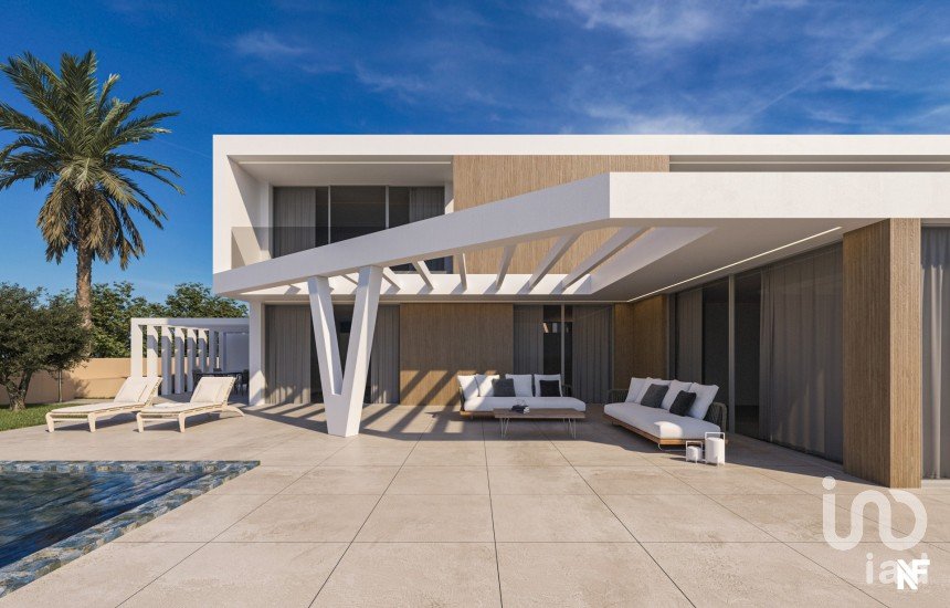 House T3 in Caniço of 421 m²