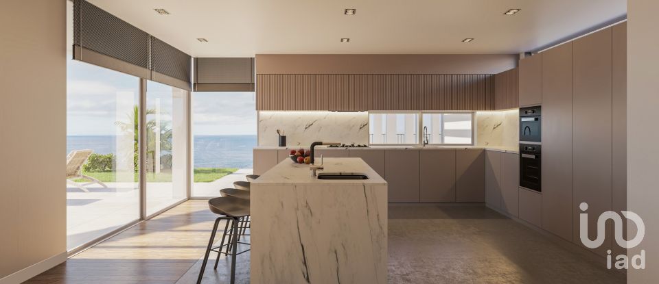 House T3 in Caniço of 421 m²