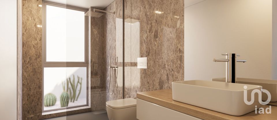 House T3 in Caniço of 421 m²