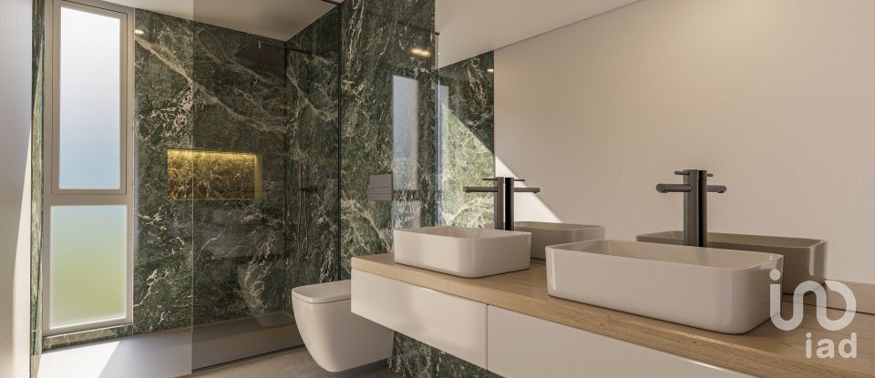 House T3 in Caniço of 421 m²