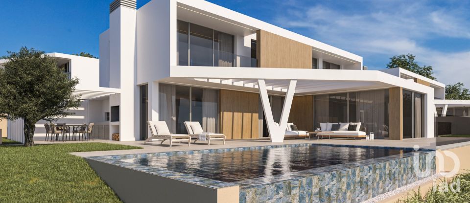 House T3 in Caniço of 421 m²