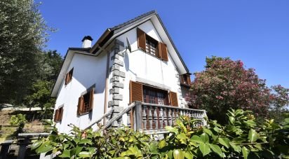 House T4 in Moure of 330 m²
