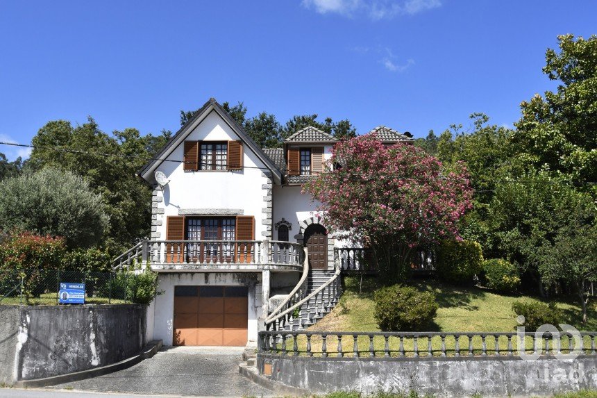 House T4 in Moure of 330 m²