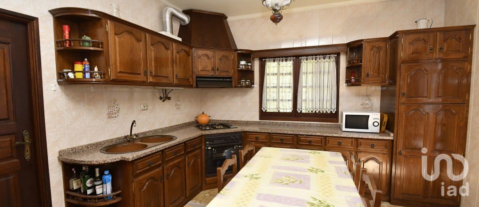 House T4 in Moure of 330 m²