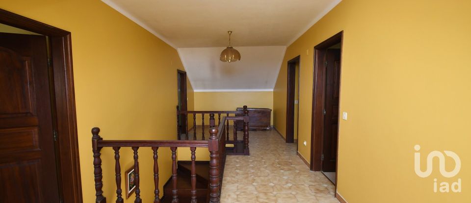 House T4 in Moure of 330 m²