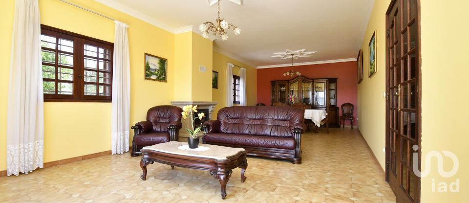 House T4 in Moure of 330 m²