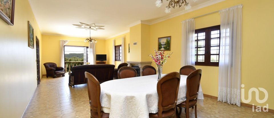 House T4 in Moure of 330 m²