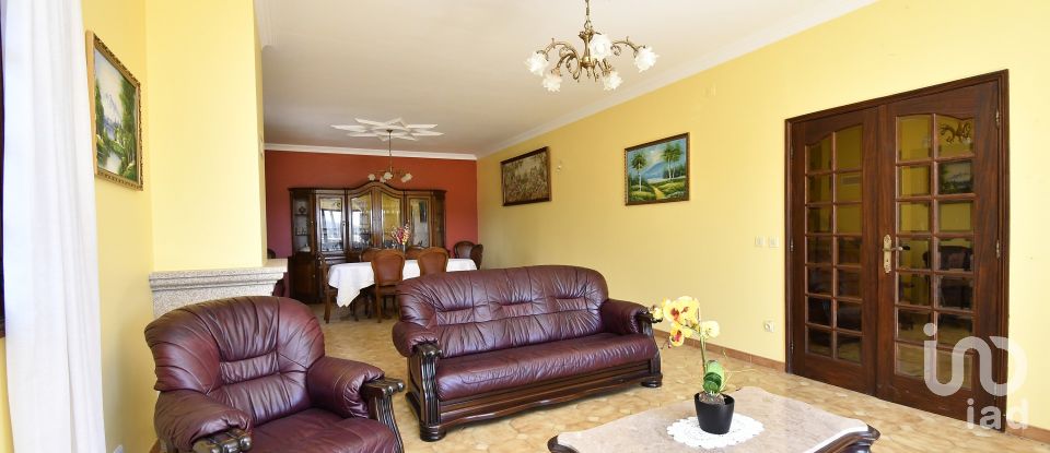 House T4 in Moure of 330 m²