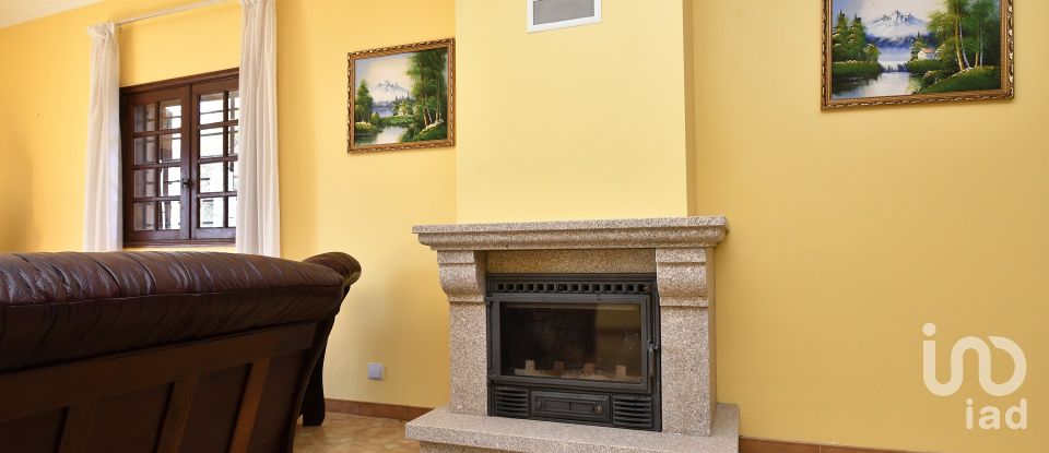 House T4 in Moure of 330 m²