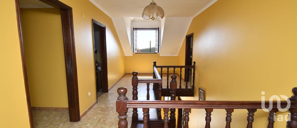 House T4 in Moure of 330 m²