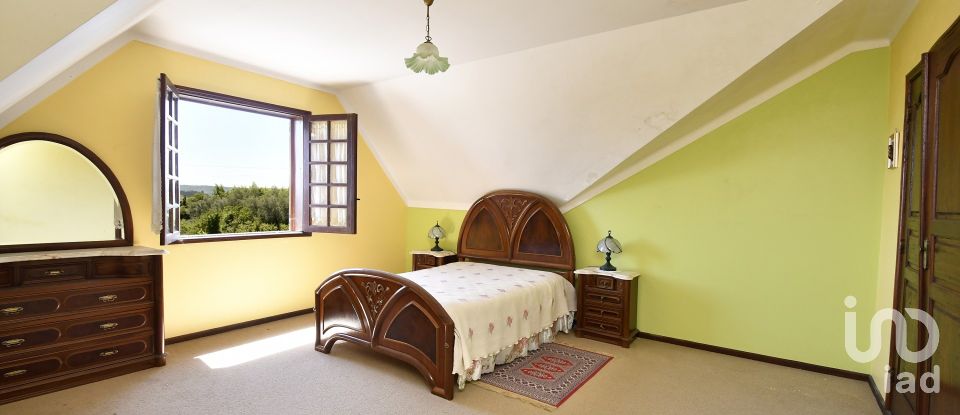 House T4 in Moure of 330 m²