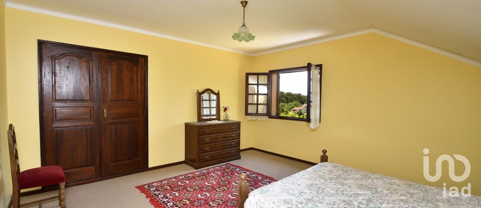 House T4 in Moure of 330 m²