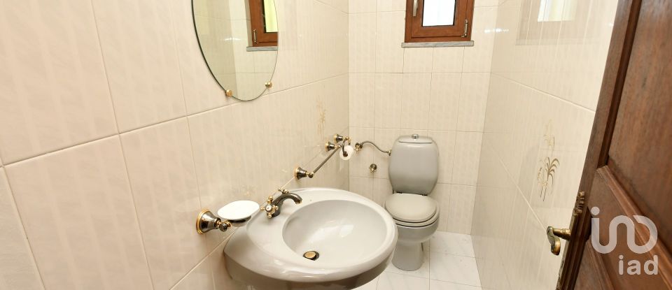 House T4 in Moure of 330 m²