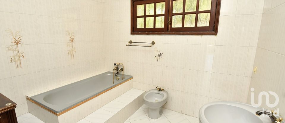 House T4 in Moure of 330 m²