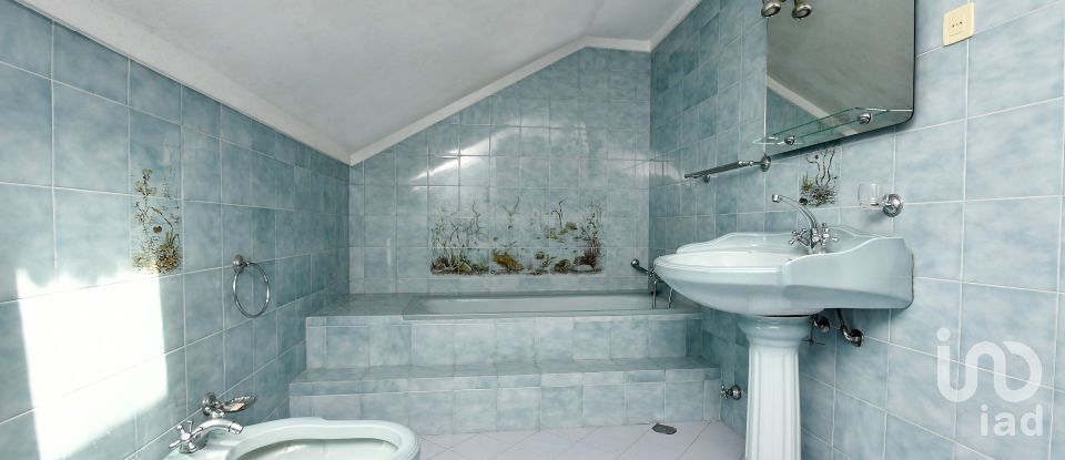 House T4 in Moure of 330 m²