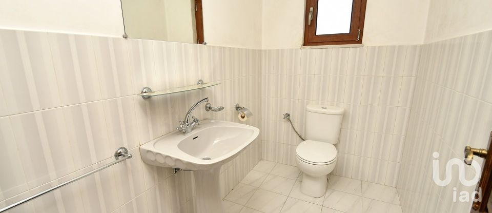 House T4 in Moure of 330 m²